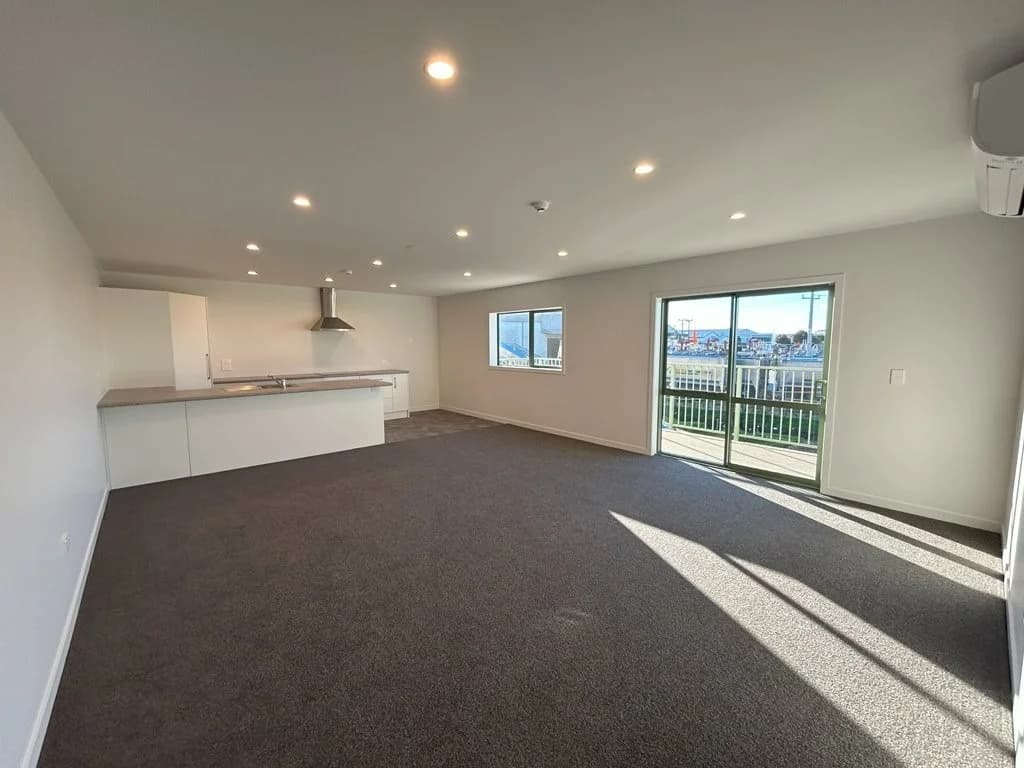 2/15 De Havilland Way